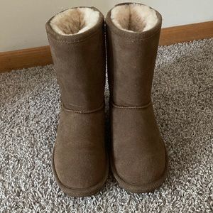 NWOT Bearpaws - size 6